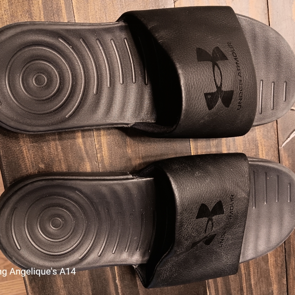 Mens Under Armor black slides size 8